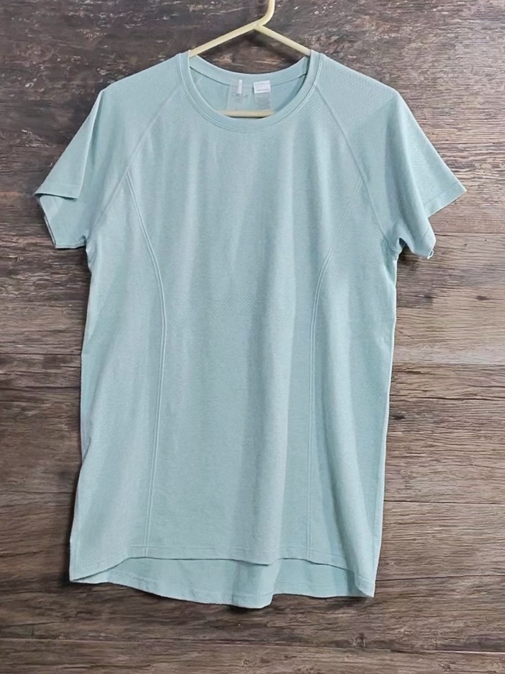 CALIA by Carrie Underwood Short-Sleeve Crew Tee in Light Sage